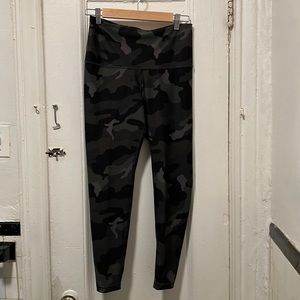 Old Navy Active Powersoft Green Camo Leggings Size Petite L